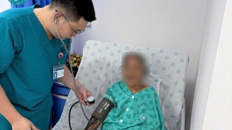 Các thầy thuốc BV Đa khoa Hà Đông cấp cứu thành công cho cụ bà 99 tuổi bị nhồi máu cơ tim cấp 