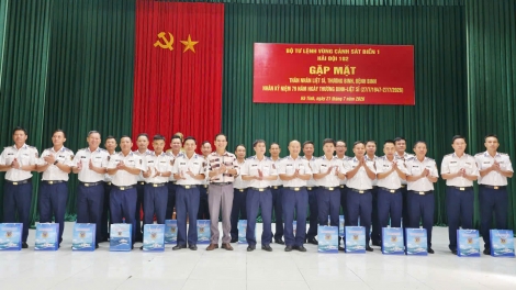 Hải đội 102  gặp mặt, tặng quà thân nhân gia đình thương binh, liệt sỹ