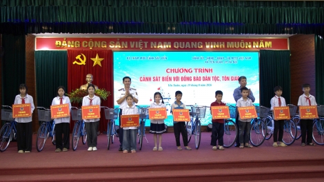 Ấm áp tình quân dân trong Chương trình “Cảnh sát biển với đồng bào dân tộc, tôn giáo”