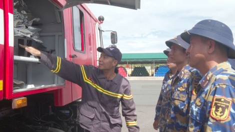 Vùng 4 Hải quân nâng cao năng lực chữa cháy, cứu nạn, cứu hộ