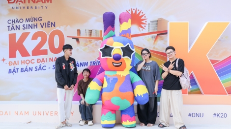 Bốn anh em họ cùng chọn Khoa Truyền thông trong ngày nhập học
