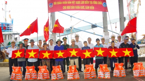 Vùng 2 Hải quân: Điểm tựa cho ngư dân vươn khơi, bám biển, bảo vệ chủ quyền biển, đảo 