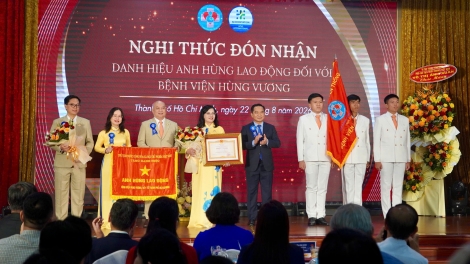 Bệnh viện Hùng Vương nhận danh hiệu Anh hùng Lao động