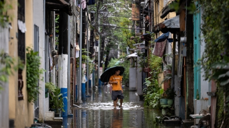 Ba cơn bão, áp thấp nhiệt đới bao quanh Philippines