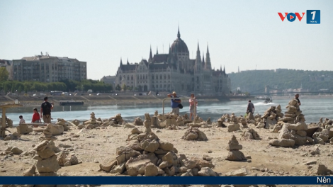 Nhiều đoạn sông Danube cạn trơ đáy vì hạn hán - lời cảnh báo về môi trường