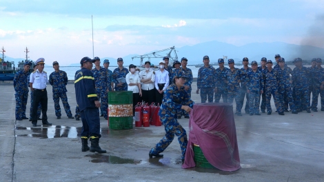 Vùng 4 Hải quân: Nâng cao năng lực phòng cháy, cứu nạn, bảo đảm an toàn thực hiện nhiệm vụ trên biển