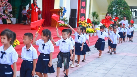 Quảng Ninh sẵn sàng thí điểm xe buýt điện đưa đón học sinh miễn phí