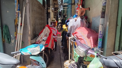 Nhọc nhằn nơi khu ổ chuột chợ Gà - chợ Gạo, TP.HCM