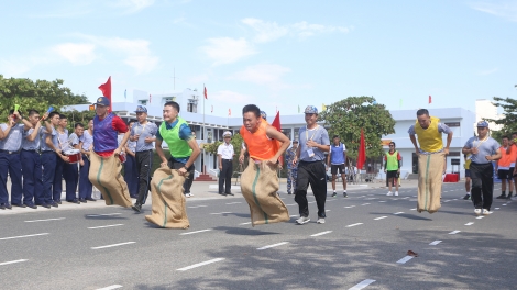 Sôi nổi giao lưu thể thao giữa học viên sĩ quan hải quân quốc tế