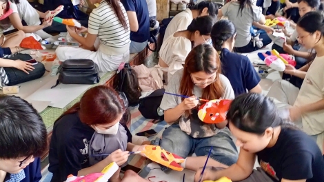 Làng nghề trung thu loay hoay giữ nghề