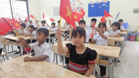 Chăm sóc bán trú học sinh lớp 1 ở trường liên cấp vùng biên giới Quảng Ngãi