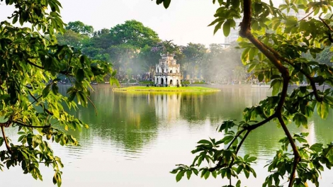 Hãy nhẹ nhàng khi “chạm” vào Hồ Gươm