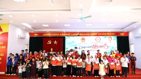 Hà Nội: Mang Tết Trung thu đến với học sinh dân tộc thiểu số