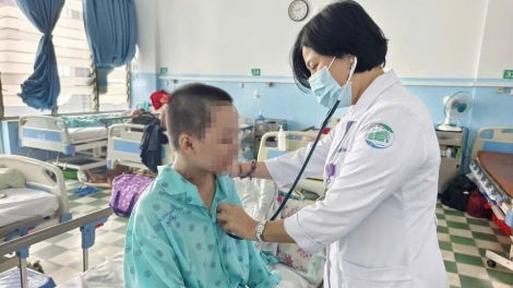 Sốt xuất huyết nặng, hai cô gái trẻ suy đa tạng, ECMO, lọc máu liên tục