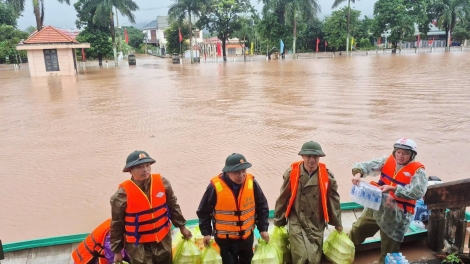 Tập trung hỗ trợ người dân vùng ngập lụt tại tỉnh Quảng Trị