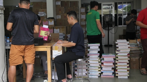 Phụ huynh tại TP.HCM không còn phải xếp hàng dài chờ mua sách giáo khoa