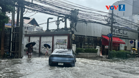 Bangkok đóng cửa trường học, đề xuất công chức làm tại nhà giữa đợt mưa lũ nghiêm trọng