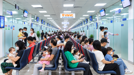 Gần 25.000 trẻ được tiêm vắc xin tay chân miệng chỉ sau 5 ngày ra mắt tại Việt Nam
