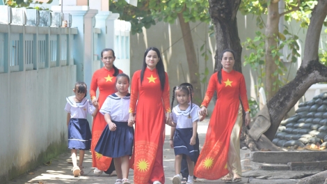 Phụ nữ Trường Sa vun đắp nghĩa tình, góp sức xây dựng đảo xanh