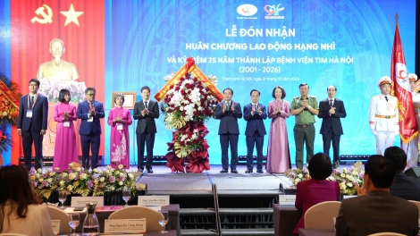 Bệnh viện đầu tiên ở Đông Nam Á mổ nội soi thay cùng lúc 2 van tim