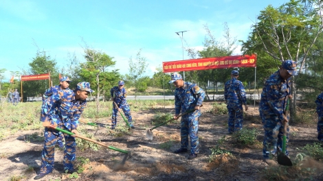 Tuổi trẻ Vùng 4 Hải quân chung tay xây dựng vườn rau cộng đồng