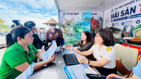 Quảng Ninh: Khi lương hưu đến bằng một tin nhắn 
