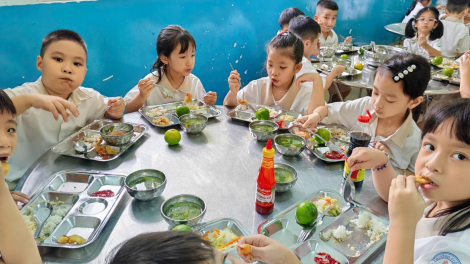 Bữa ăn học đường: Nuôi dưỡng tầm vóc từ những điều gần gũi