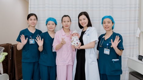 Gần 5 tháng giành giật sự sống cho bé gái sinh non 600 gram