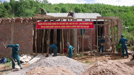 Đà Nẵng xóa nhà tạm cho nạn nhân chất độc hóa học là con đẻ người hoạt động kháng chiến