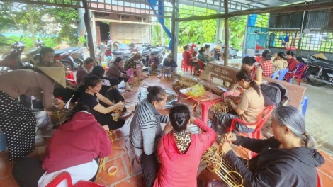 Nghề đan lục bình đang mở hướng sinh kế cho phụ nữ nông thôn ở Cần Thơ