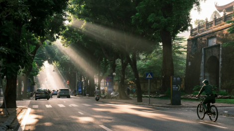 Dự báo thời tiết ngày 15/10/2026: Bắc Bộ nắng nóng, Nam Bộ chiều tối mưa dông