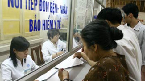 Áp lực từ việc thông tuyến khám chữa bệnh bằng thẻ Bảo hiểm Y tế (18/1/2016)