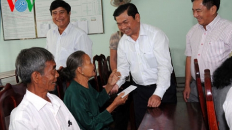 Các địa phương tặng quà cho người nghèo, gia đình chính sách năm 2016 (21/1/2016)