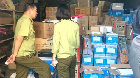 Cuối năm, hoạt động buôn lậu lại "nóng" trên địa bàn khắp cả nước (Thời sự trưa 23/12/2015)