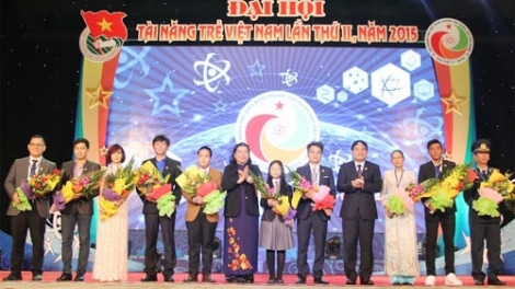 Động lực để tài năng trẻ cống hiến vào sự phát triển của đất nước (18/12/2015)