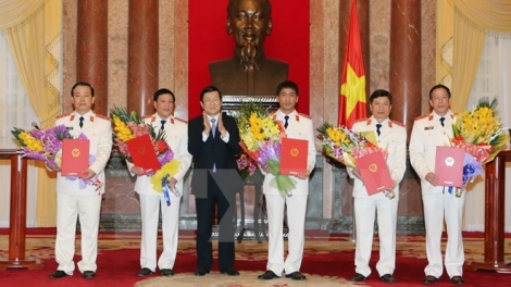 Chủ tịch nước Trương Tấn Sang trao quyết định bổ nhiệm chức danh Kiểm sát viên thuộc Viện Kiểm sát nhân dân tối cao cho một số cán bộ ngành kiểm sát (Thời sự đêm 17/12/2015)