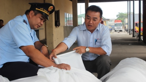Thông tư số 37 của Bộ Công thương về kiểm tra hàm lượng Phóc-man-đê-hít và Amin thơm đối với sản phẩm dệt may có thể gây cản trở cho hoạt động xuất khẩu của doanh nghiệp (Thời sự chiều 10/12/2015)