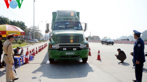 Quảng Ninh tăng cường xử lý xe quá tải, quá khổ (19/1/2016)