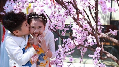 Thiếu nhi vui đón xuân sang