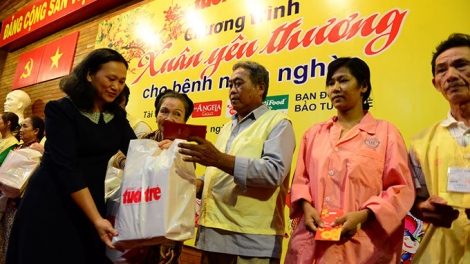 “Xuân yêu thương” mang Tết ấm cho bệnh nhân nghèo (3/2/2016)