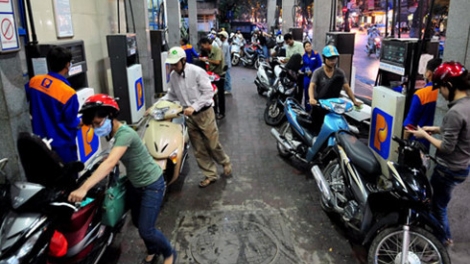 Bắt đầu từ hôm nay Bộ Tài chính giảm mức thuế nhập khẩu với các mặt hàng dầu từ 3-6% (Thời sự đêm 18/3/2016)