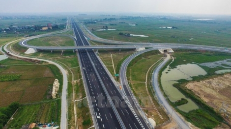 Từ hôm nay, tăng phí đường bộ đối với đường cao tốc Hà Nội - Hải Phòng và quốc lộ 5 với mức tăng bình quân là 50% so với trước. (Thời sự trưa 1/4/2016)