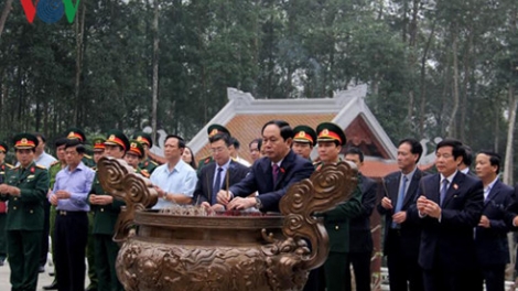 Chủ tịch nước Trần Đại Quang dâng hương tưởng niệm Chủ tịch Hồ Chí Minh tại Khu di tích K9 – Đá Chông, Ba Vì, Hà Nội (Thời sự trưa 10/4/2016)