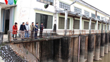 Bắc Ninh lấy nước đổ ải sản xuất đầu năm. (21/02/2016)