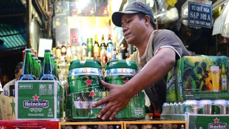 Thời sự trưa ngày 4/11/2014: Thảo luận về luật thuế tiêu thụ đặc biệt, các đại biểu đề nghệ tăng mạnh thuế này đối với các mặt hàng rượu bia, thuốc lá để hạn chế người mua.