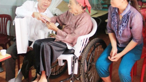 Quốc hội với cử tri ngày 28/7/2014: Thực hiện đạo lý uống nước nhớ nguồn và yêu cầu hoàn thiện chính sách với người có công