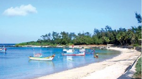 Thời sự trưa ngày 03/7/2014: Thăm cán bộ và nhân dân huyện đảo Phú Quý, tỉnh Bình Thuận, Tổng Bí thư Nguyễn Phú Trọng đề nghị: Đồng thời với sản xuất phải nghĩ tới nhiệm vụ bảo vệ Tổ quốc, giữ gìn an ninh trật tự, an toàn xã hội trong nội địa song cũng phải giữ gìn độc lập, chủ quyền, toàn vẹn lãnh thổ.