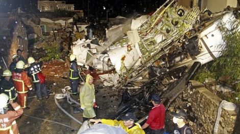 Thời sự đêm ngày 25/7/2014: 35 trong tổng số 48 nạn nhân đã được nhận dạng trong vụ tai nạn máy bay của hãng hàng không  Trans Asia - Đài Loan