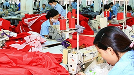 Thanh tra Lao động phát hiện gần 1 nghìn 800 sai phạm của các doanh nghiệp trong ngành may mặc (Thời sự đêm ngày 16/10/2015)