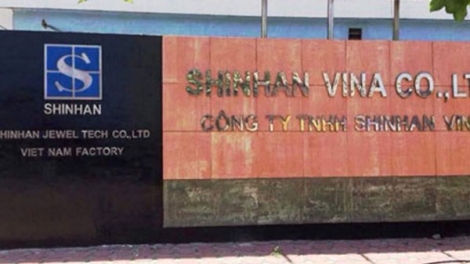 Hà Nội phát hiện doanh nghiệp xả thải chất độc xianua ra môi trường. (Thời sự trưa 22/10/2015)